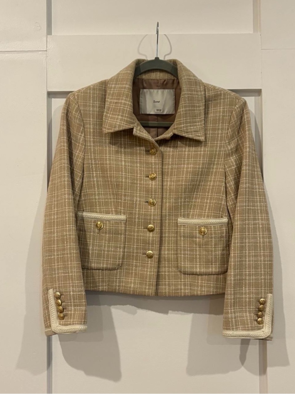 Designer Dunst Beige Plaid Cropped Gold-Button Jacket